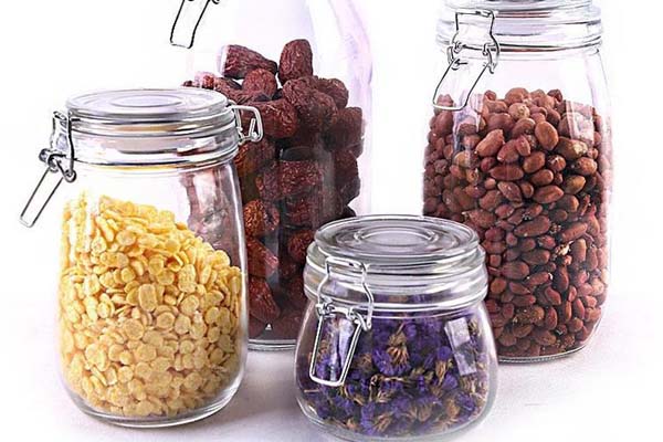 調料（liào）瓶廠家分析玻璃瓶出現皺皮和汽泡以（yǐ）及刮痕的原因